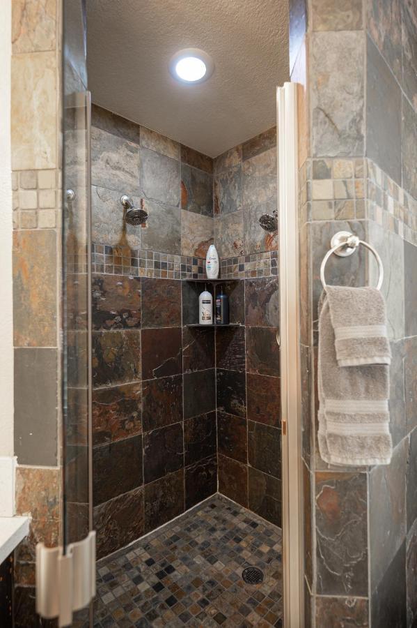 Luxury Near Strip And Airport. Holiday home *