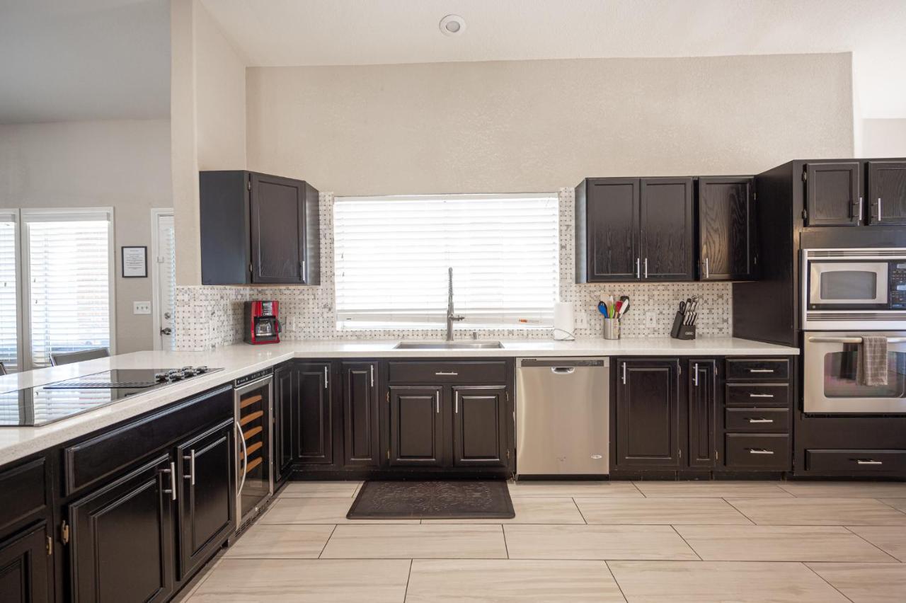 Luxury Near Strip And Airport. *