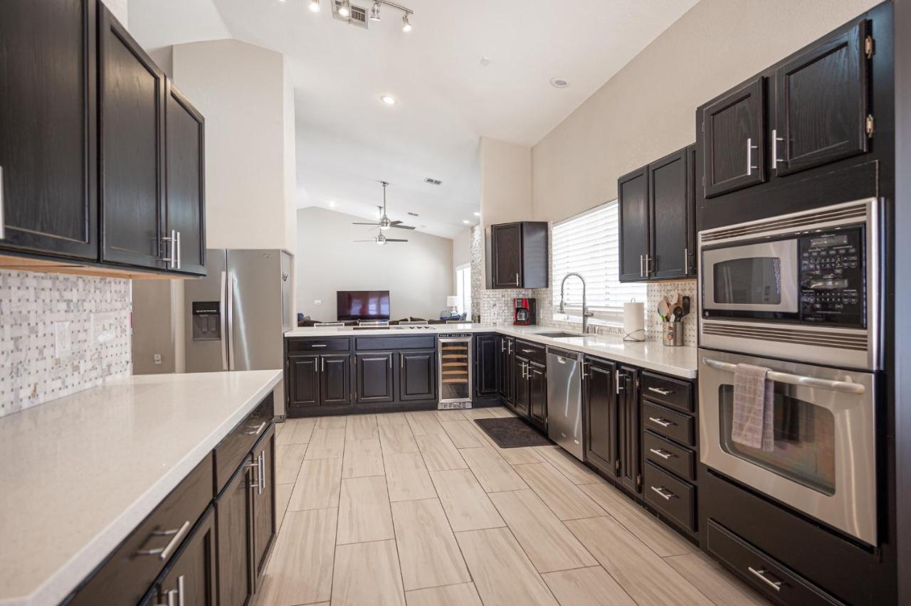 Luxury Near Strip And Airport. Holiday home Las Vegas