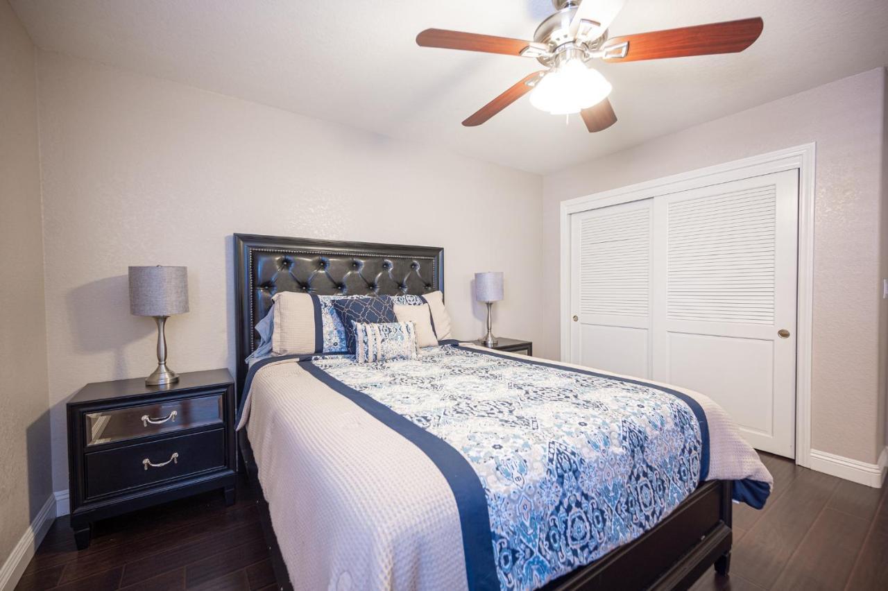 Luxury Near Strip And Airport. Holiday home Las Vegas
