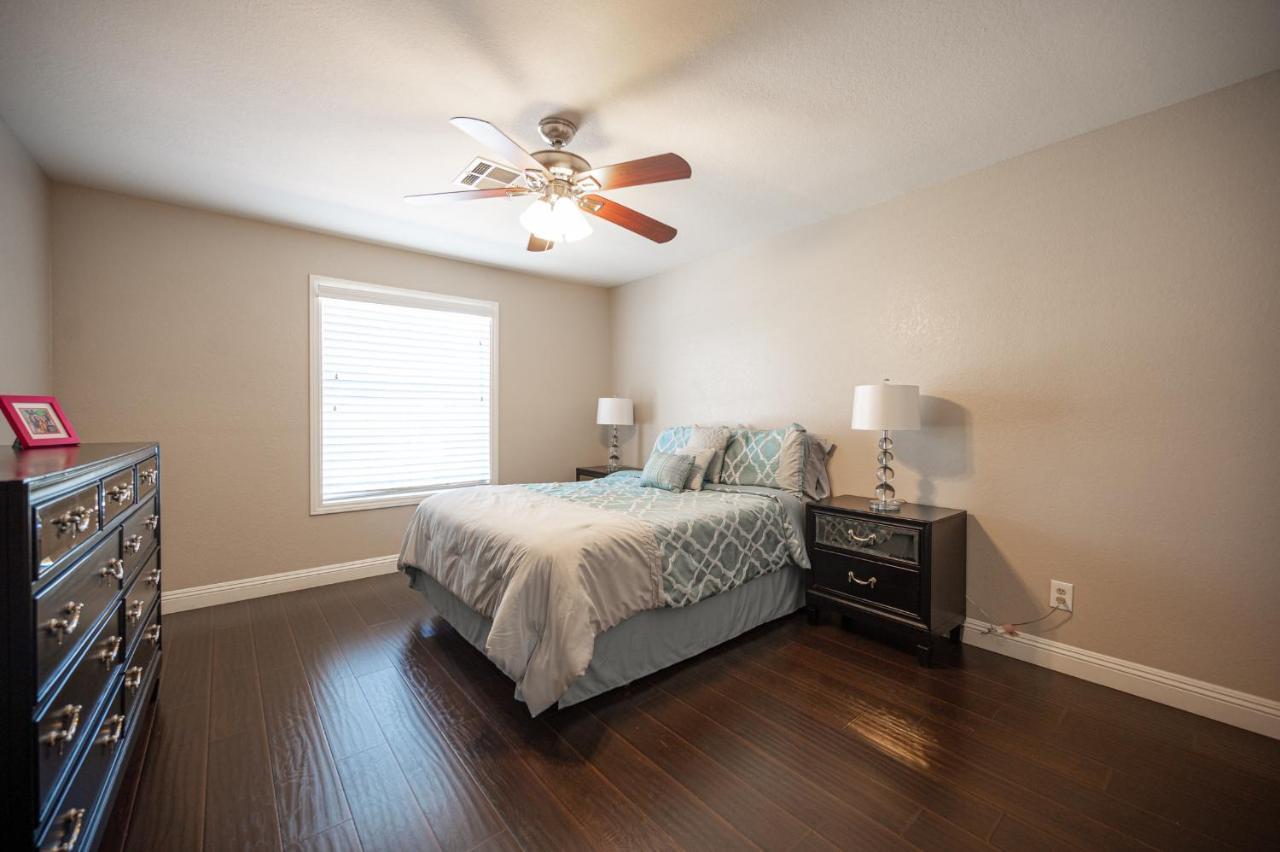 Luxury Near Strip And Airport. *