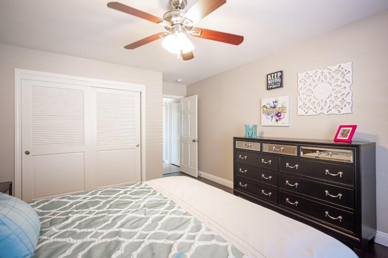 Holiday home Luxury Near Strip And Airport.