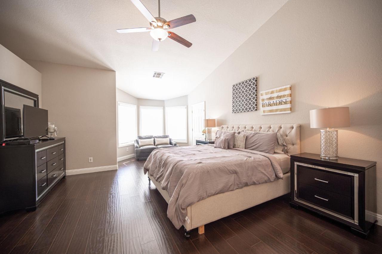 Luxury Near Strip And Airport. Holiday home