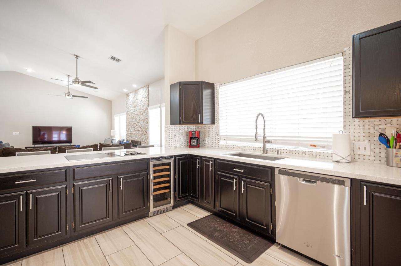 Holiday home Luxury Near Strip And Airport.
