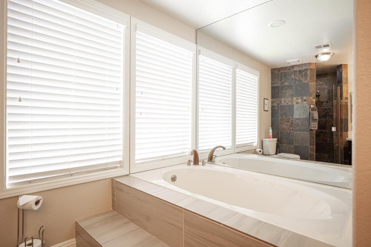 Holiday home Luxury Near Strip And Airport. *
