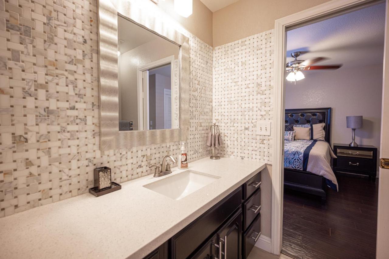 Luxury Near Strip And Airport. Holiday home