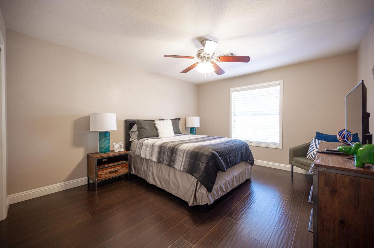 Luxury Near Strip And Airport.