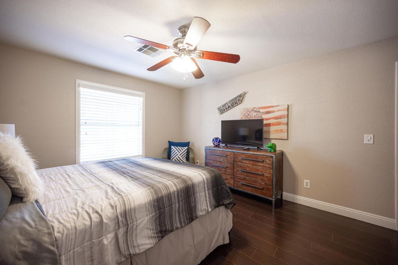 Luxury Near Strip And Airport. Holiday home