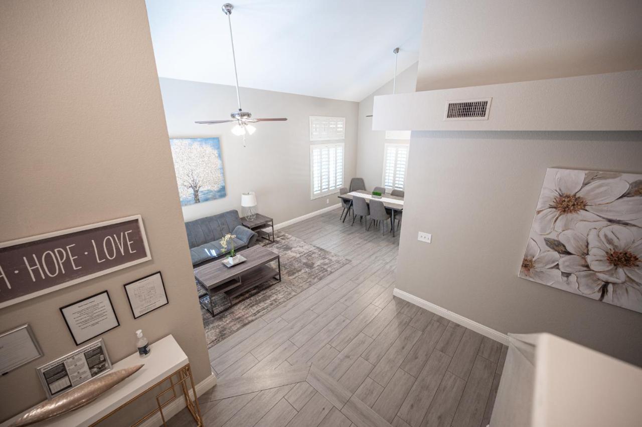 Brilliant 4 Bedroom House With Pool! Las Vegas