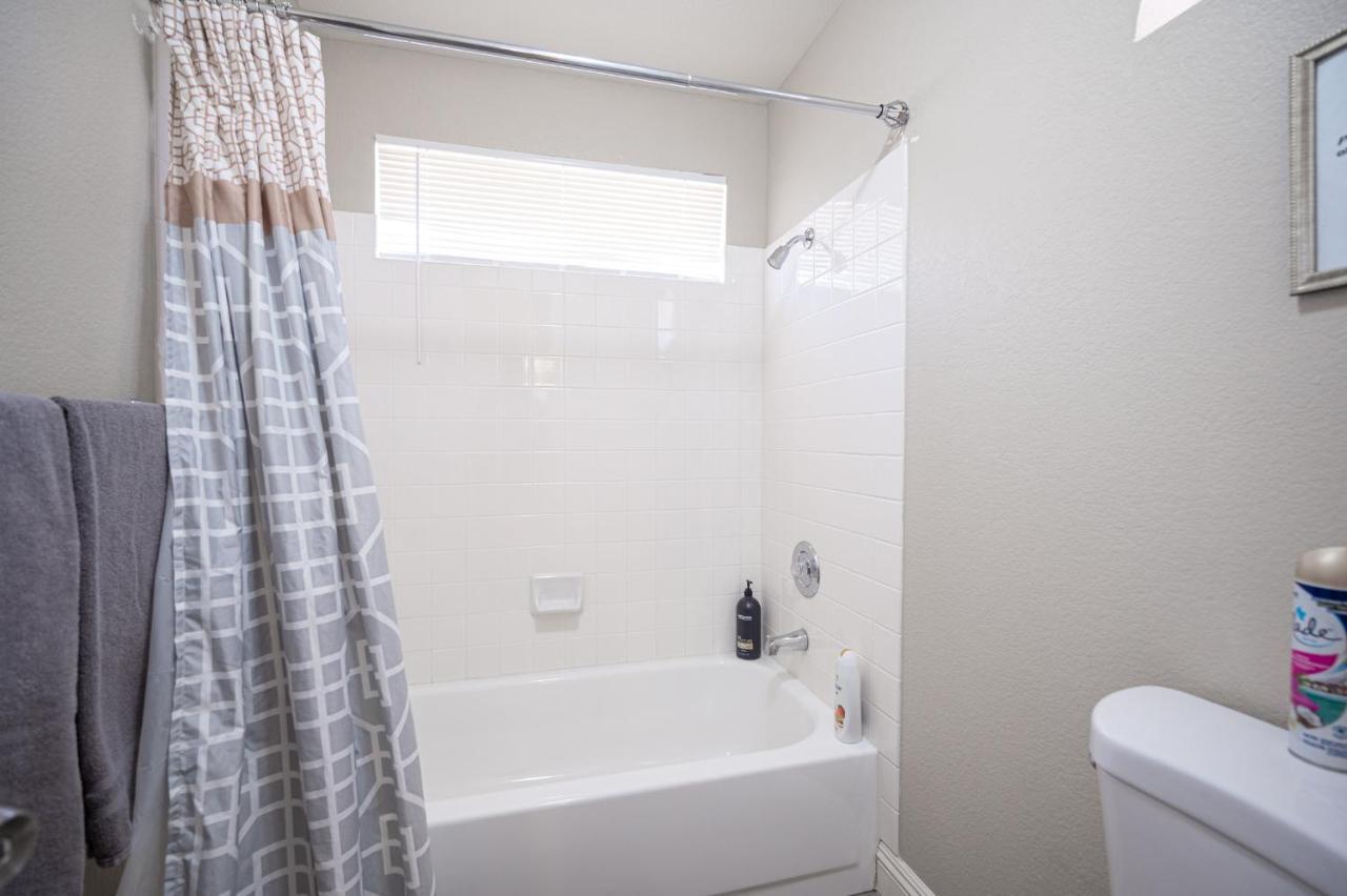Holiday home Brilliant 4 Bedroom House With Pool! Las Vegas