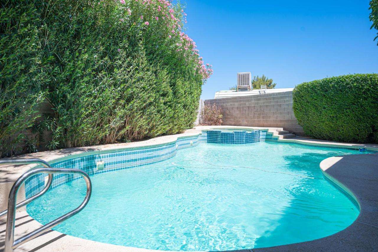 Brilliant 4 Bedroom House With Pool! Las Vegas