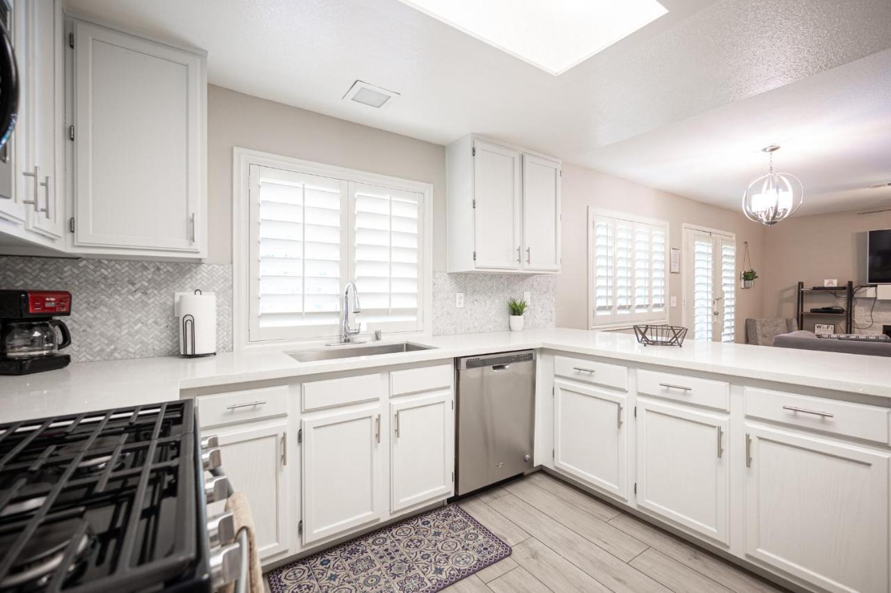 Brilliant 4 Bedroom House With Pool! *