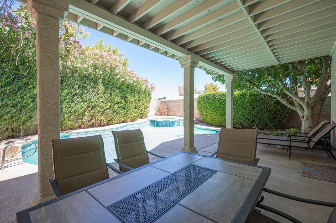 Brilliant 4 Bedroom House With Pool! *