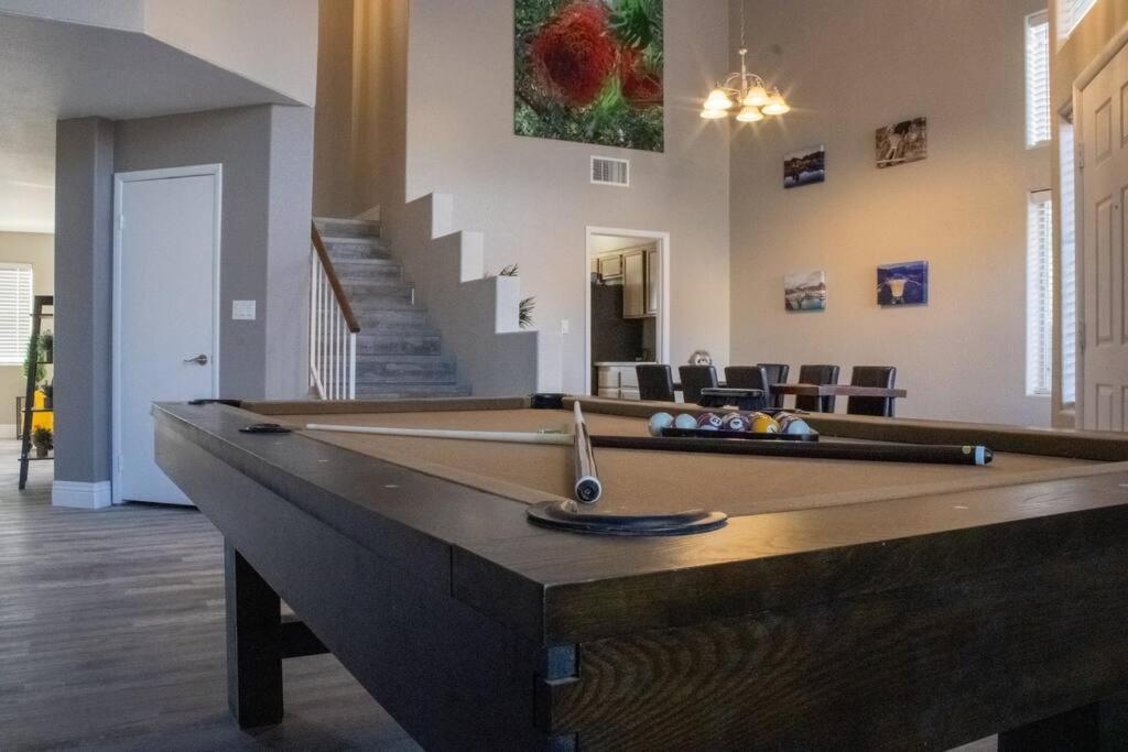 The Viva Vibe Vegas - Solar Heated Pool! Holiday home Las Vegas