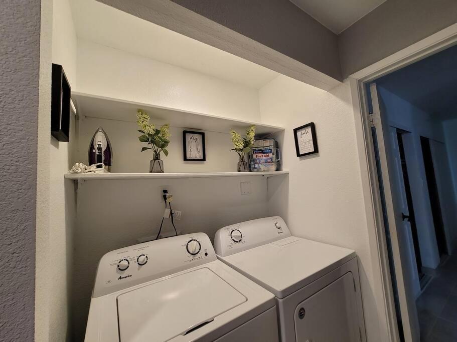 Cheerful, Fresh And Spacious 3 Bedroom Townhome, Holiday home *