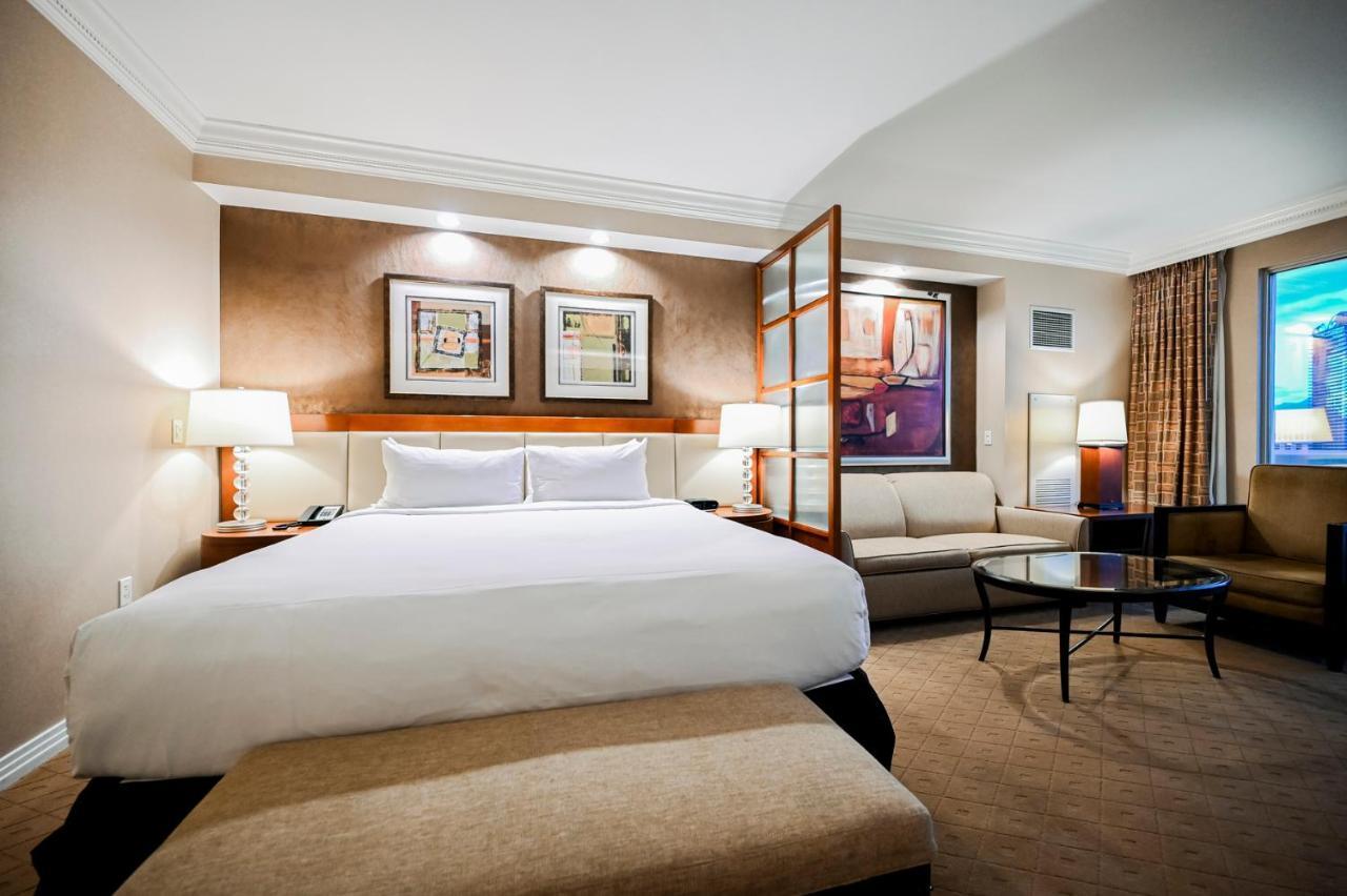 Stripviewsuites At Signature 3*