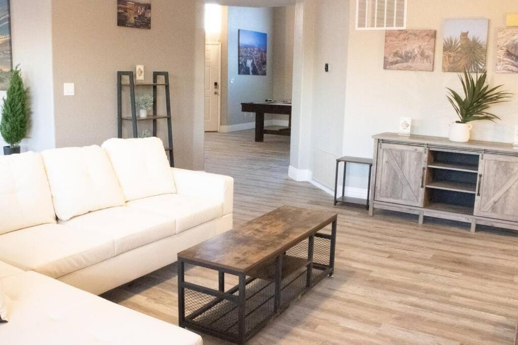 Holiday home The Viva Vibe Vegas - Solar Heated Pool! *
