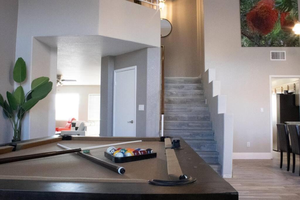 The Viva Vibe Vegas - Solar Heated Pool! Holiday home Las Vegas