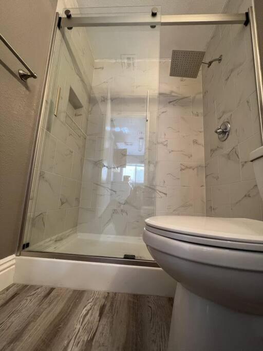 The Viva Vibe Vegas - Solar Heated Pool! Holiday home *