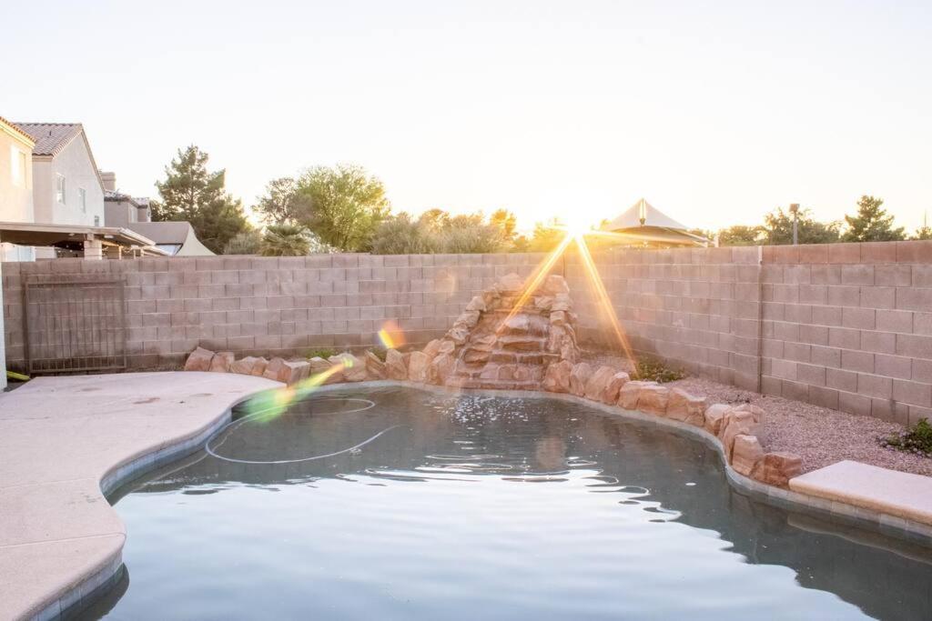 The Viva Vibe Vegas - Solar Heated Pool! Holiday home