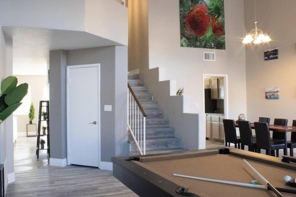 Holiday home The Viva Vibe Vegas - Solar Heated Pool!