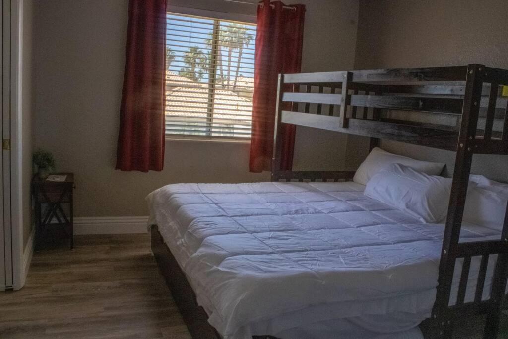 Holiday home The Viva Vibe Vegas - Solar Heated Pool! Las Vegas
