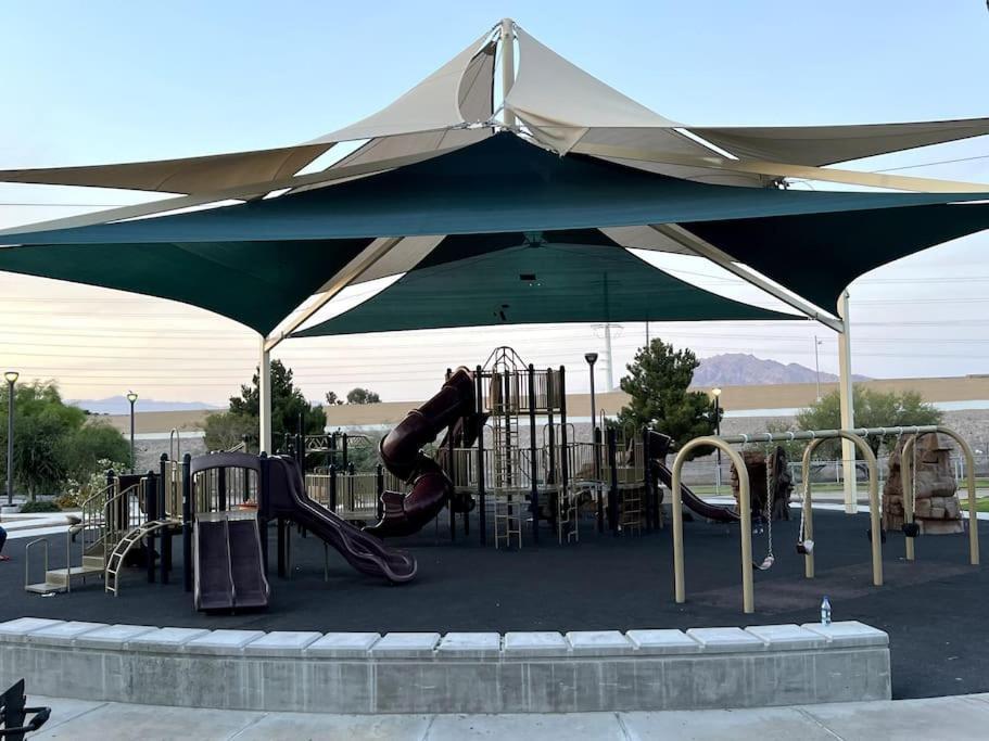 The Viva Vibe Vegas - Solar Heated Pool!