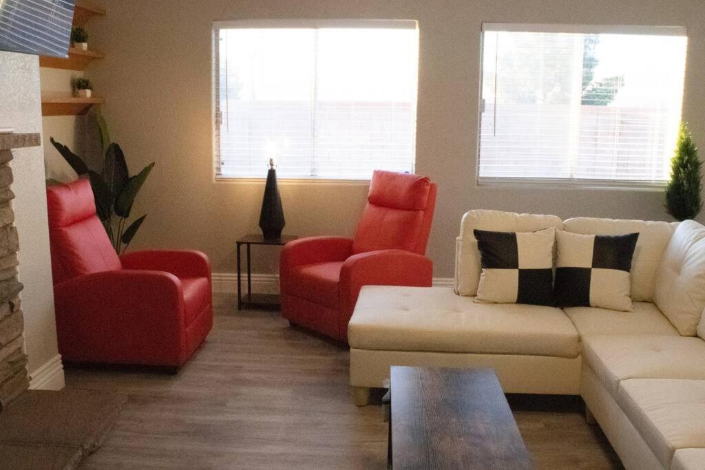 The Viva Vibe Vegas - Solar Heated Pool! Holiday home