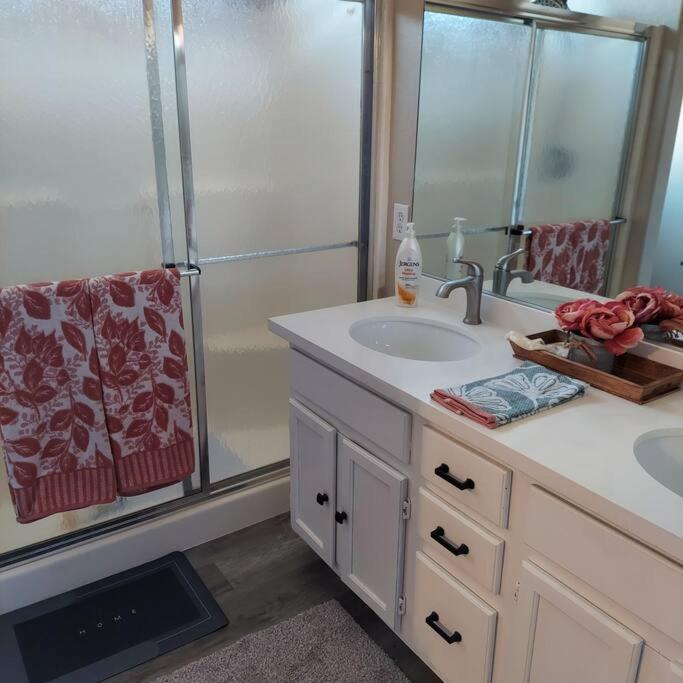 New Beautifully Remodeled In Vegas