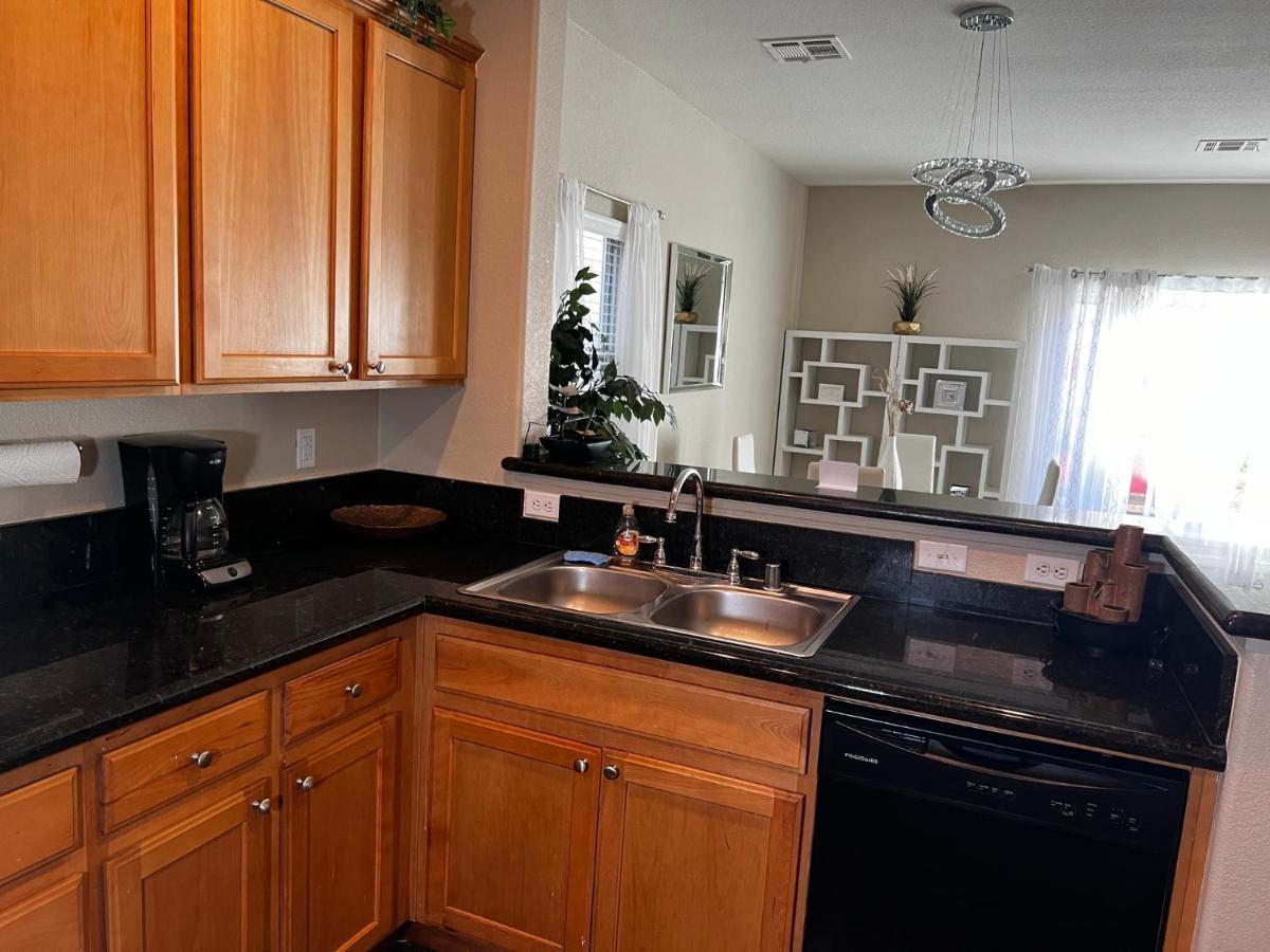 Homestay Spacious, Chic 3bd, Sleeps 8 Convenient To Everything