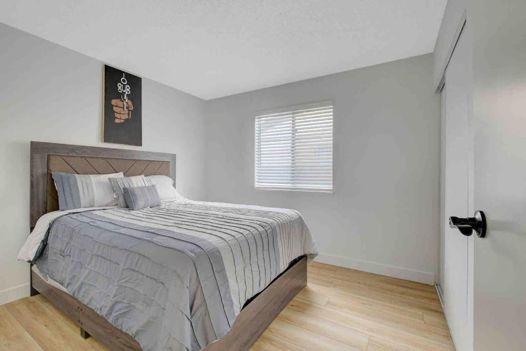 Style 4 Bedroom House With Pool Minutes From Strip Las Vegas
