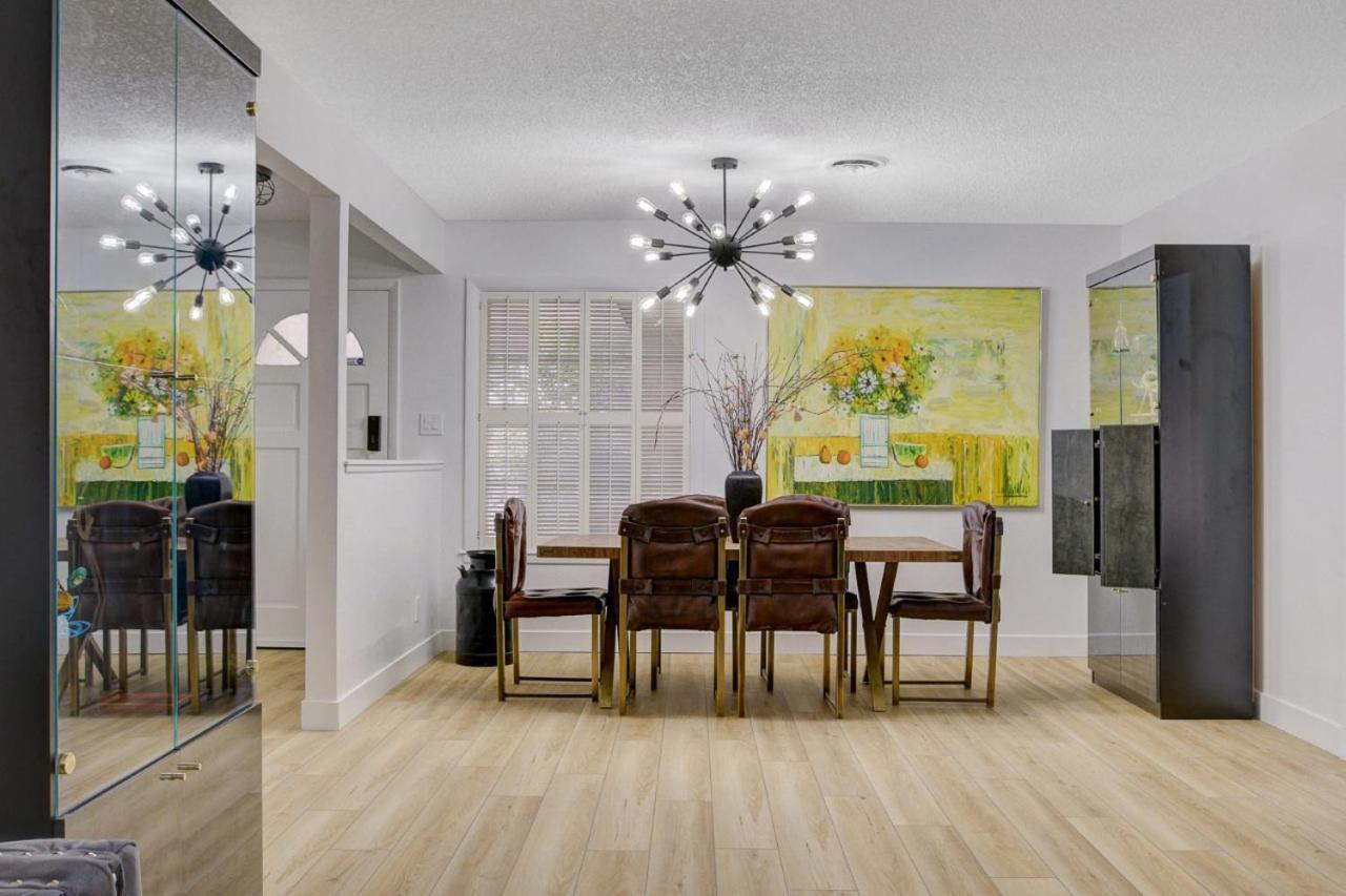 Style 4 Bedroom House With Pool Minutes From Strip *