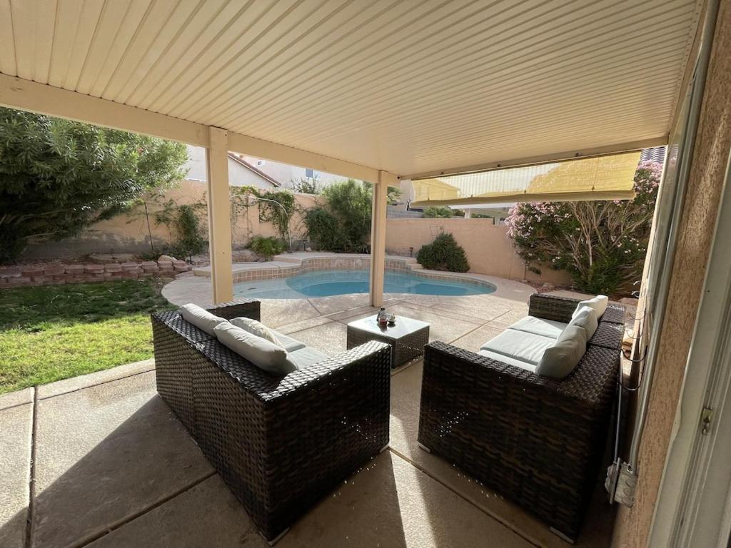 Gorgeous 4 Bedroom House W/ Private Pool * Las Vegas