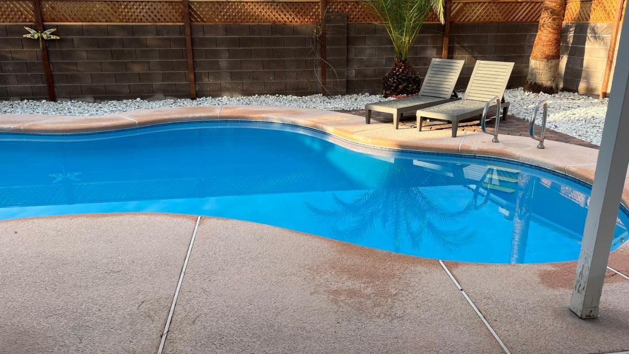 Large Pool & Patio Cozy Single Story Family House Holiday home *