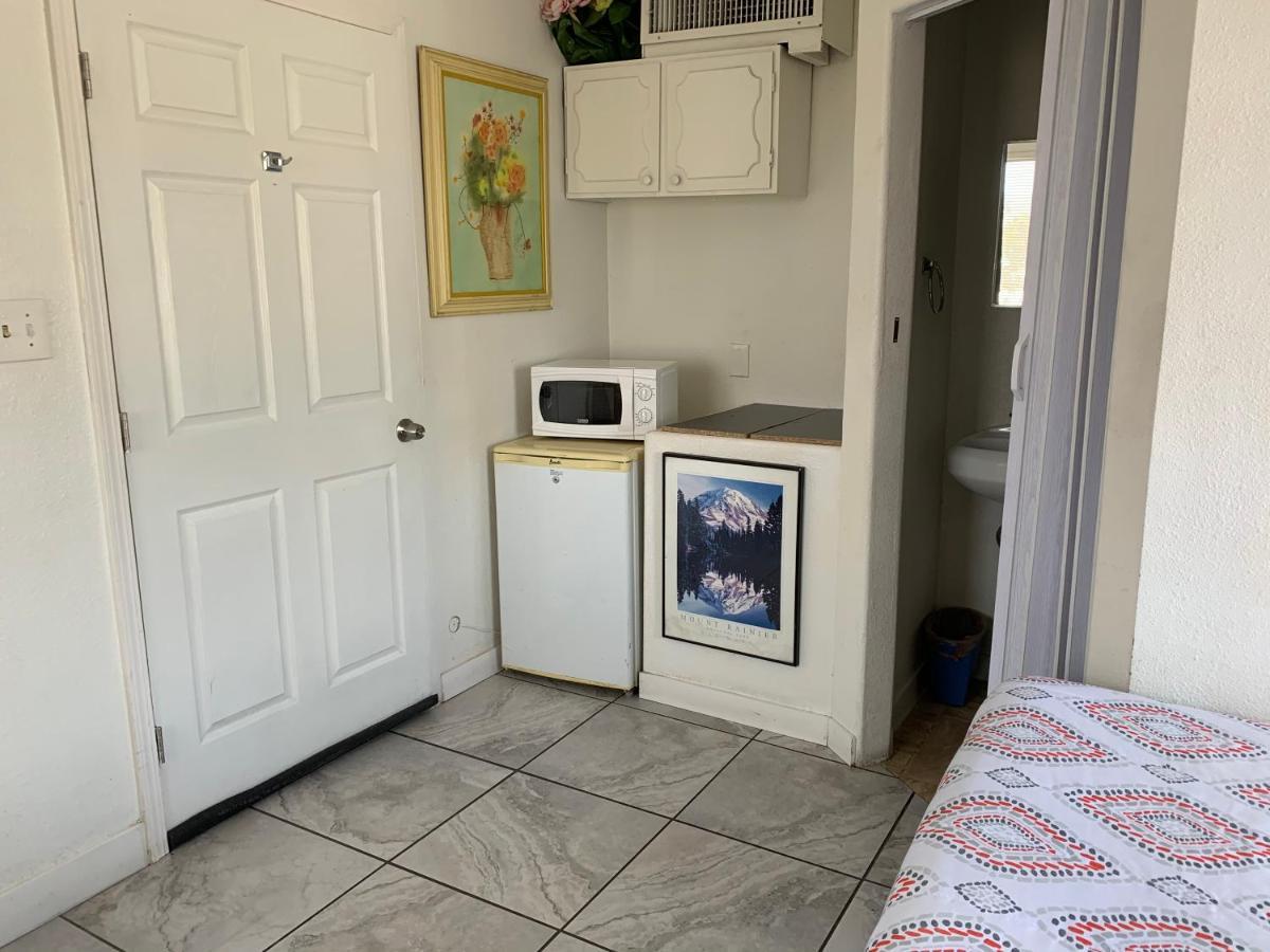 The Yellow Penthouse Llc Homestay