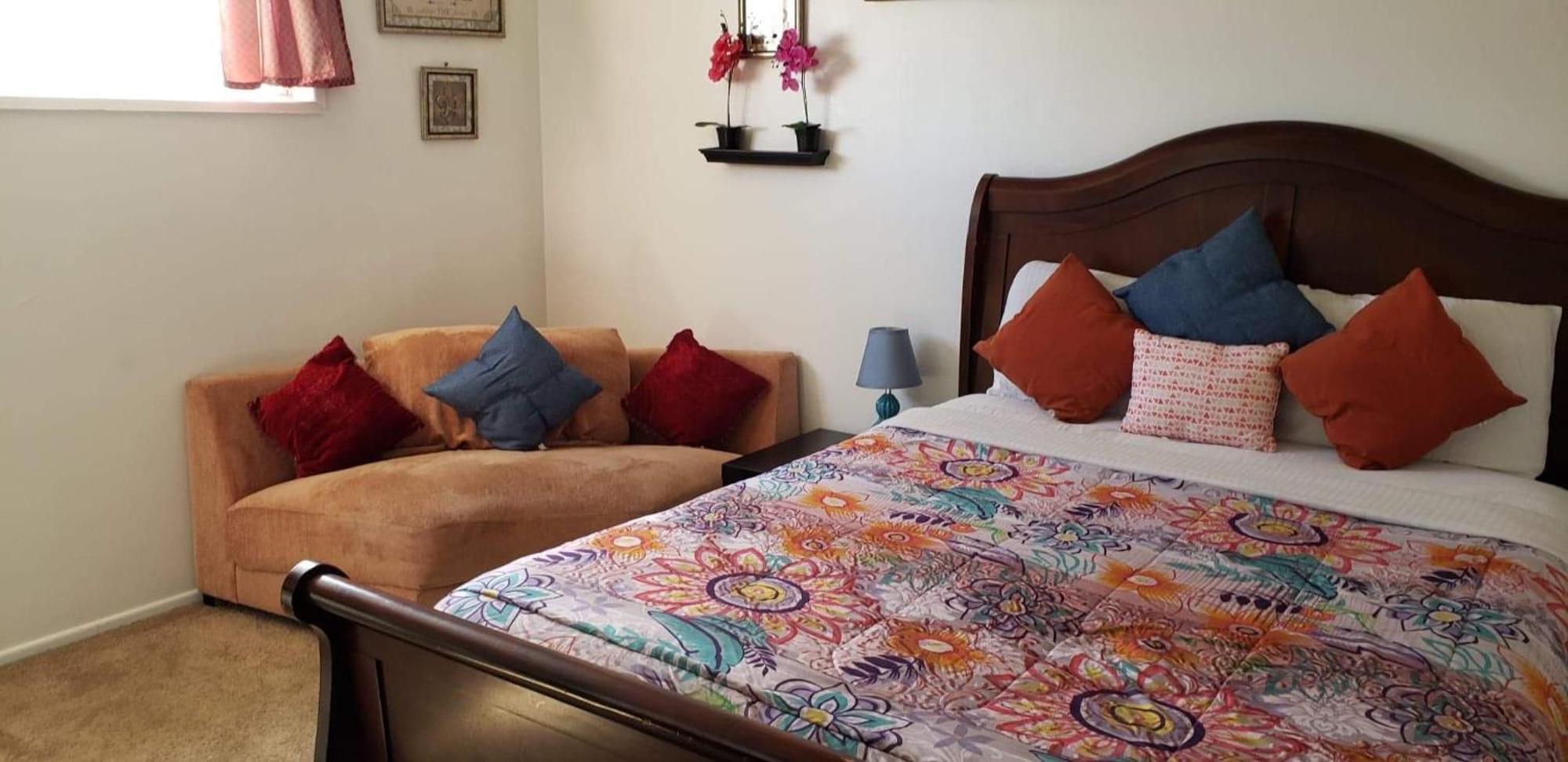Homestay The Yellow Penthouse Llc