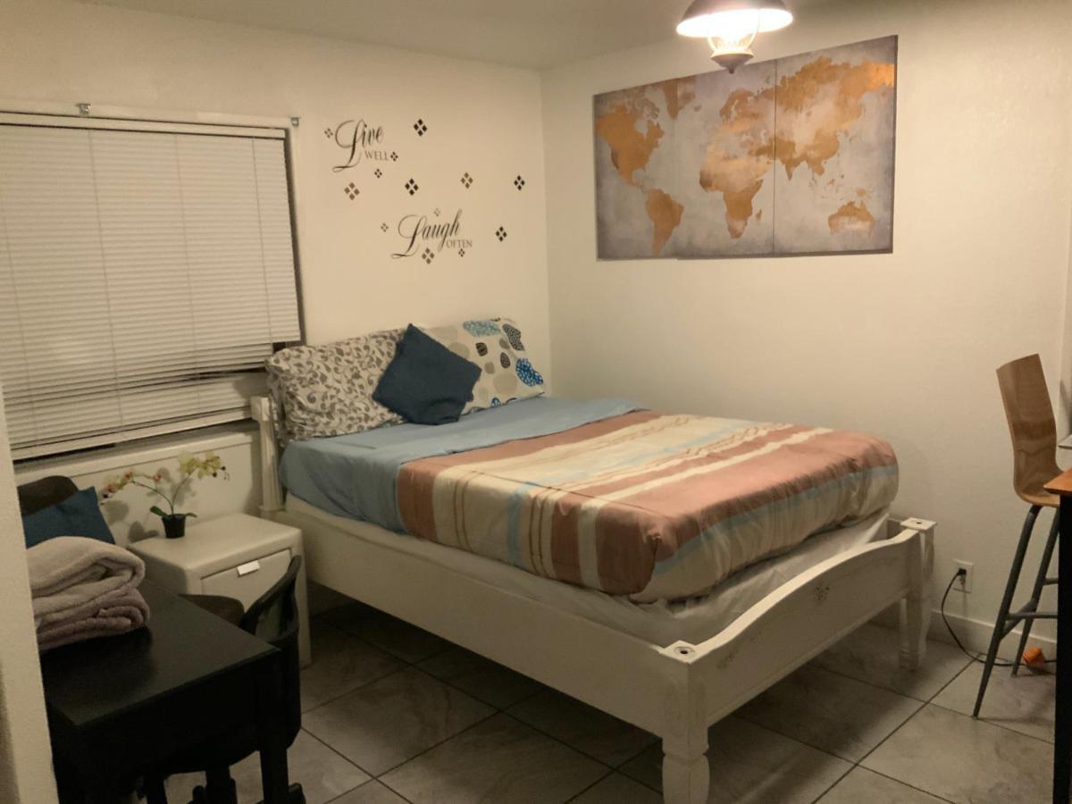The Yellow Penthouse Llc Homestay Las Vegas