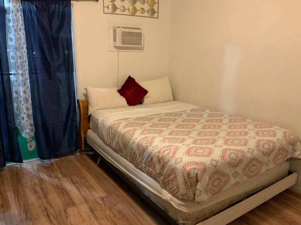 Homestay The Yellow Penthouse Llc *