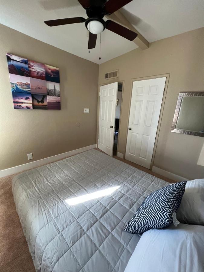3 Bedroom Flat W/ Private Yard Appartamento