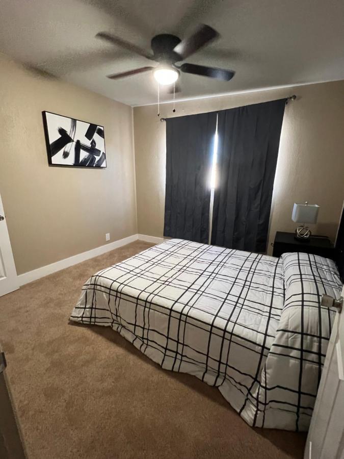 3 Bedroom Flat W/ Private Yard * Las Vegas