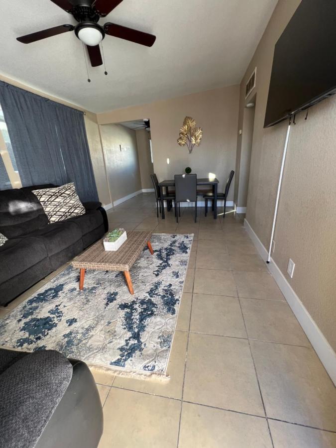 3 Bedroom Flat W/ Private Yard Appartamento Las Vegas