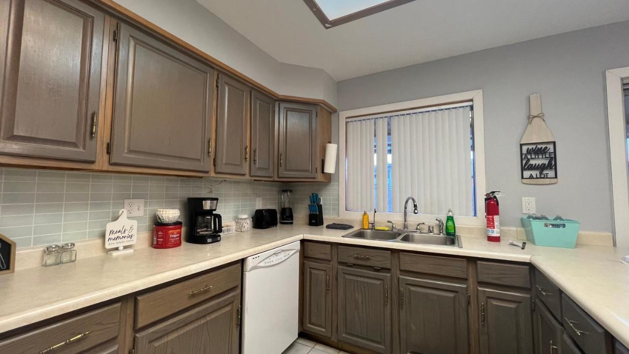 3 Bedroom W Swimming Pool And Billiards Table Las Vegas