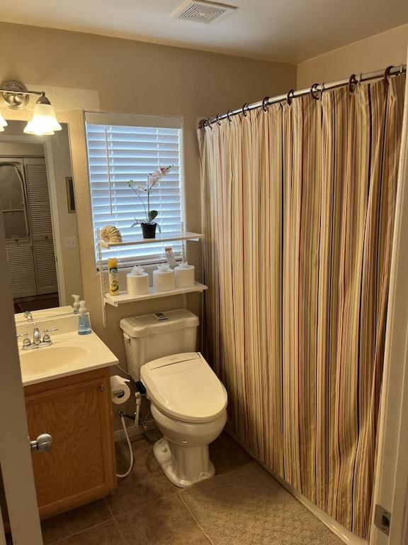 Vic's 3 Bedroom 4beds & Pool Centrally Located! * Las Vegas