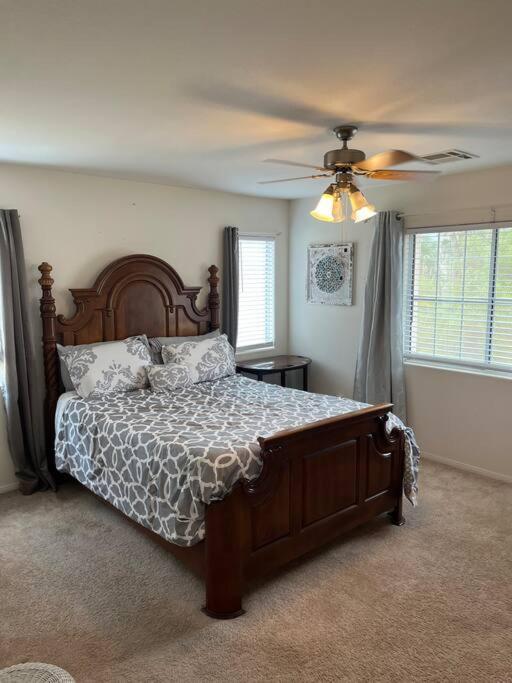 Vic's 3 Bedroom 4beds & Pool Centrally Located! Las Vegas