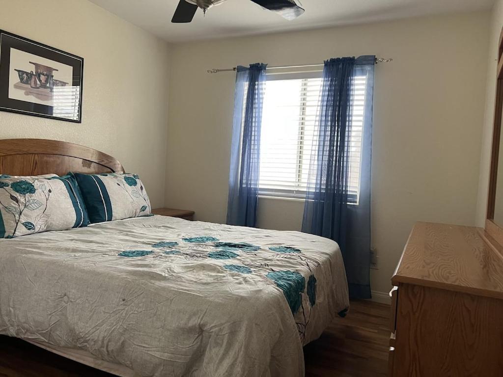 Hébergement de vacances Vic's 3 Bedroom 4beds & Pool Centrally Located!