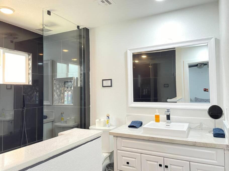 3bedroom 2bath 15 Min To Strip 10 Downtown Las Vegas
