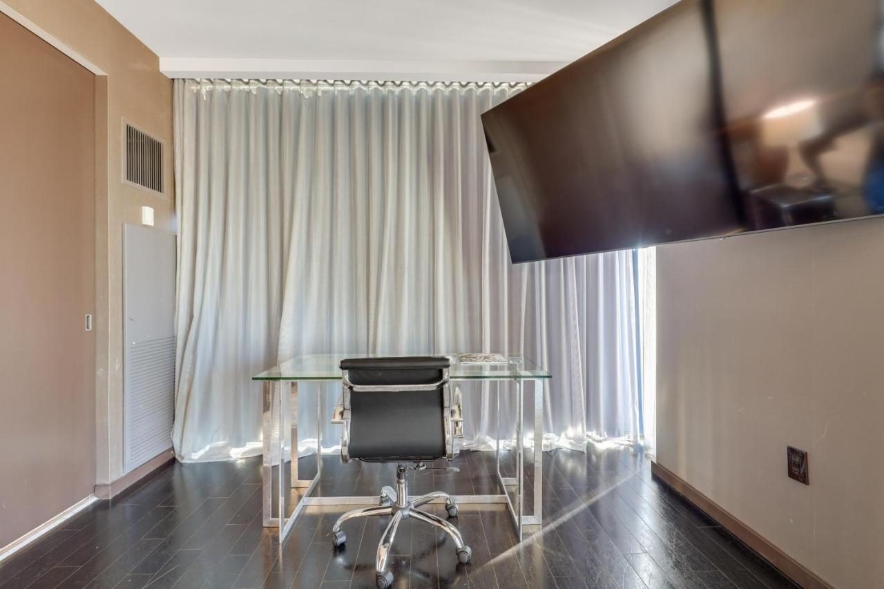 Aparthotel Vegas Palms High 52nd Fl. 1bdr Corner Penthouse 1220sqft