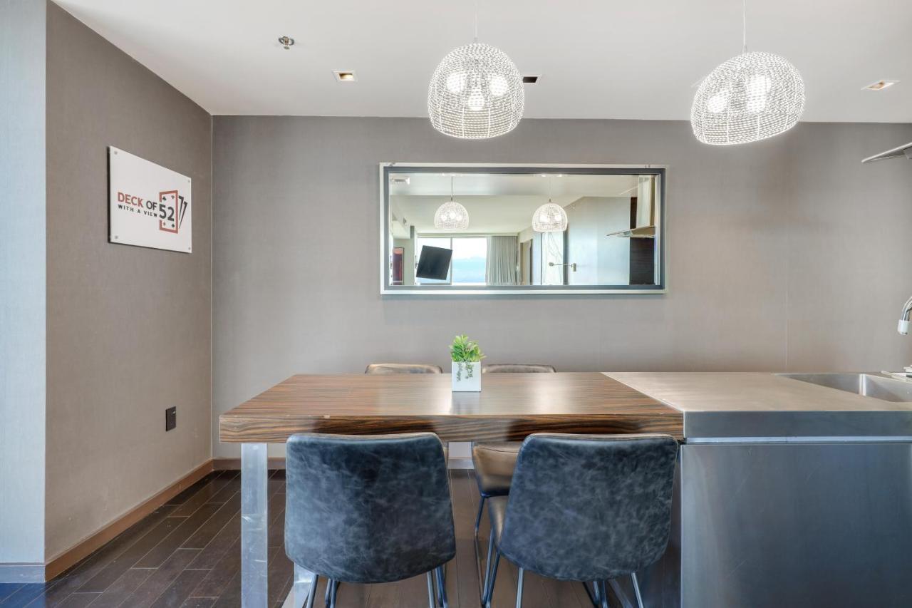 Vegas Palms High 52nd Fl. 1bdr Corner Penthouse 1220sqft