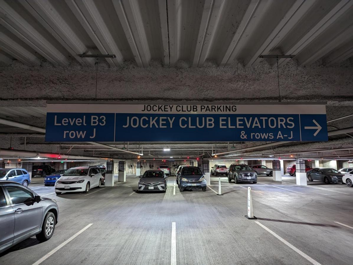 At Jockey Club Apartahotel Las Vegas