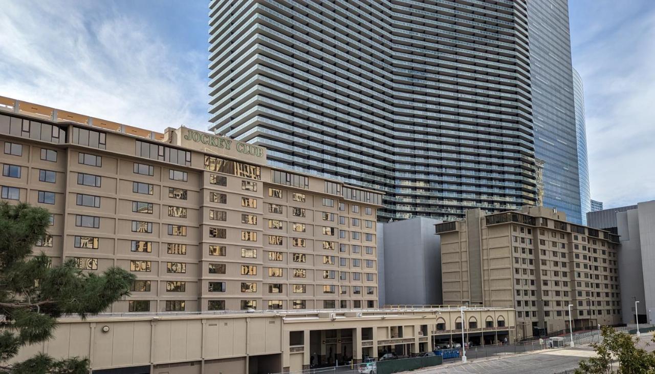 Apartahotel At Jockey Club 3*